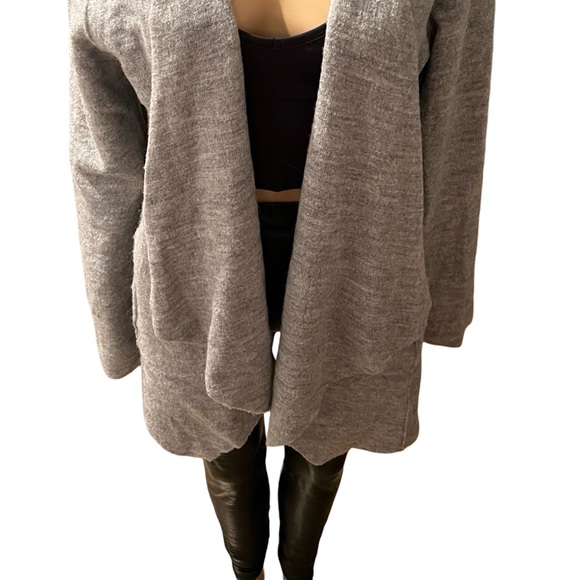 Beautiful wool cardigan - Picture 3 of 5